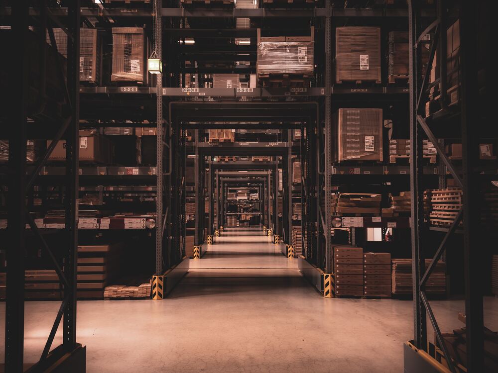 Racks de almacenamiento industrial evaluados por Allstar para dictamen de estabilidad estructural